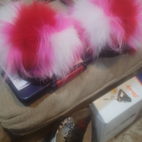 FURRTOES - Picture 3 of 4